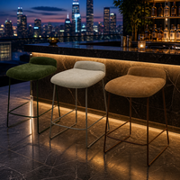 Chaise de bar empilable moderne de Source Factory, tabouret à cadre métallique haute densité peu encombrant, fabricant de meubles OEM ODM, vente en gros