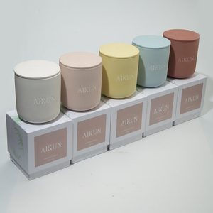 AIKUN Vente en gros de bougies aromatiques de haute qualité en cire de soja écologique, non toxiques, dans un bocal en céramique multicolore - Product Image 2