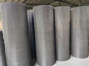 Rollos de Malla de Alambre Soldada Galvanizada por Inmersión en Caliente, Altamente Resistente a la Oxidación, con Recubrimiento de PVC Verde para Construcción - Product Image 6