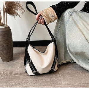 حقيبة ظهر عصرية للسيدات من البولي يوريثالات ، حقيبة حمل عصرية للنساء ، تصميم غير رسمي بحزام مزدوج على الكتف - Product Image 4