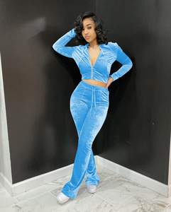 Completo da jogging <span class=keywords><strong>in</strong></span> <span class=keywords><strong>velluto</strong></span> da <span class=keywords><strong>donna</strong></span> autunno inverno 2025: set due pezzi con giacca crop top con cerniera e tasche e pantaloni coordinati - Product Image 3