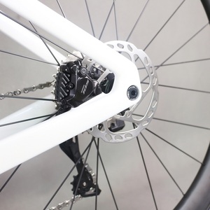 Bicicletta da Strada Completa Personalizzata con Gruppo R7170 Di2 a 2x12 Velocità, Cavi Completamente Nascosti, Freni a Disco TT-X38 - Product Image 6