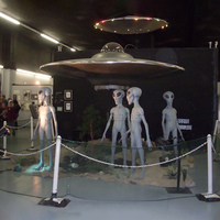 Figurine d'action extraterrestre dans une capsule temporelle d'une hauteur de 300cm Statue extraterrestre grandeur nature à vendre Statue de jardin extraterrestre
