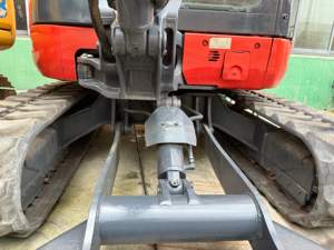 Excavatrice compacte d'occasion Kubota KX057-4 5,5T pour travaux agricoles et municipaux sur sites étroits - Product Image 5
