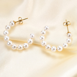 Boucles d'oreilles clous en forme de C avec perles, 25 mm, qualité AAA, acier doré, pour usage quotidien, bijoux pour femmes - Product Image 1