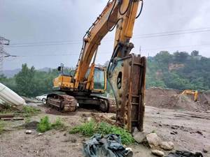 Excavatrice sur chenilles Hyundai HX220HD d'origine coréenne d'occasion, moteur Yanmar, pompe, roulement, haute efficacité, faible nombre d'heures, modèle 2023, bon état - Product Image 3