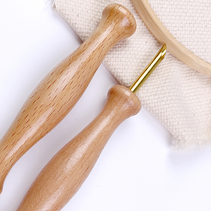 Kit d'outils pour aiguille à poinçon avec manche en bois brut et enfile-aiguille, design simple et portable pour le point de couture DIY - Product Image 4