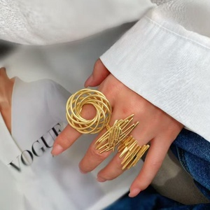 แหวนแฟชั่นดีไซน์เก๋ แหวนพันหลายชั้น แหวนซ้อน แหวนลายเกลียว แหวนปรับขนาดได้สำหรับผู้หญิง - Product Image 1