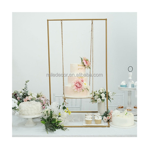 Alzata per torte in ceramica bianca Rinascimento | Blanc Mariclò