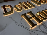 Enseigne électronique personnalisée enseigne extérieure de magasin enseigne murale lumineuse en acrylique enseigne avec logo rétro-éclairé 3d led lettre