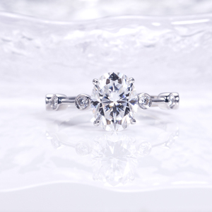 แหวนเพชรทรงรีทองคำขาว 9K รุ่น MSR-1468 จาก Messi Jewelry สำหรับผู้หญิง - Product Image 1