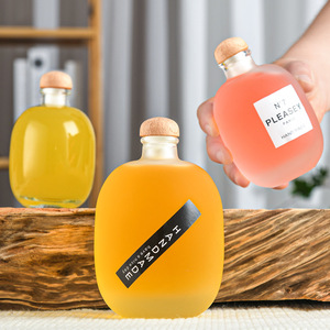 Flacon en verre dépoli rond haut de gamme de 500 ml avec couvercle pivotant, personnalisable avec logo pour boissons alcoolisées, sérigraphie - Product Image 1