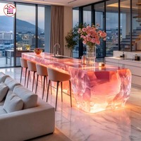 Îlot de cuisine en onyx rose naturel rétroéclairé, comptoir en pierre translucide LED sur mesure pour projet de restaurant de luxe