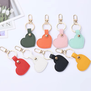 Llavero de Cuero PU Personalizado para Mujer, con Forma de Corazón, para Colgar en el Bolso - Product Image 1