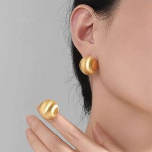 Xinfly Venta al por Mayor de Joyería de Oro Puro de 18k, Aretes de Aro con Bola Cepillada de Moda - Product Image 5
