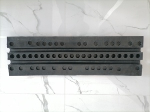 โหนกความเร็วสีเหลืองสีดำกันลื่นบนถนนเพื่อความปลอดภัยในการจราจร - Product Image 5