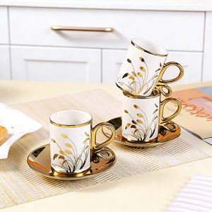طقم فناجين قهوة سيراميك فاخر على الطراز الأوروبي الحديث، مطلي بالذهب، يتكون من <span class=keywords><strong>6</strong></span> فناجين قهوة و<span class=keywords><strong>6</strong></span> صحون، هدية للشرق الأوسط، طقم من 12 قطعة في علبة هدايا - Product Image 2