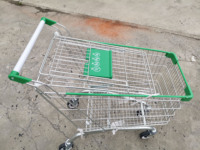 Chariot de courses en métal de style européen avec cadre en acier zingué anti-corrosion, roues en PU de 5 pouces - Vente directe d'usine
