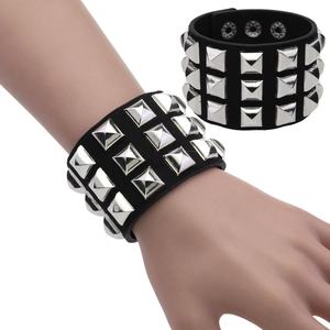 Bracelet à ongles carrés à trois rangées Bracelet large en cuir Punk accessoires de motocycliste rétro personnalisés - Product Image 2