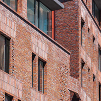 Panneaux en céramique frittée sur mesure en forme de bande, briques d'argile, panneaux muraux extérieurs pour bâtiments commerciaux et villas contemporaines