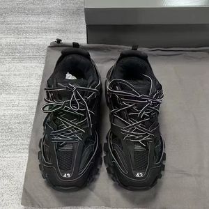 Nouvelle Tendance 2026 – Chaussures de Course Respirantes Anti-Odeur en Maille LED 3.0 de Qualité Supérieure pour Femmes et Hommes – Style Rétro Décontracté Tout Usage - Product Image 4