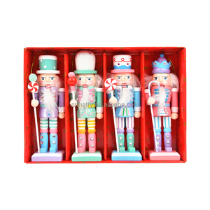 Vente en gros d'ornements de Noël en bois peints à la main, casse-noisettes rose, décoration murale - Product Image 6