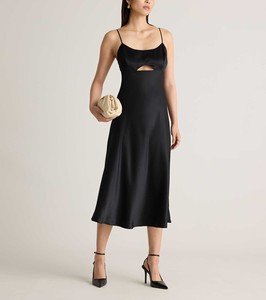 Elegante Vestido Midi Negro de Seda con Detalle Recortado, Tirantes Finos, Corte Ajustado y Dobladillo Evase, Ideal para Fiestas - Product Image 5