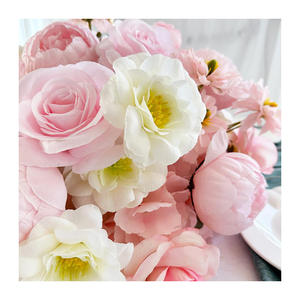 Centro de Mesa Romántico con Ramo de Flores de Seda Rosa, Arreglo Floral Artificial Hecho a Mano con Rosas Mixtas para Decoración de Bodas - Product Image 5