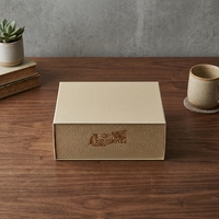 Assortiment de 6 boîtes-cadeaux magnétiques écologiques pour pâtisseries |   Emballage en carton ondulé blanc de luxe pour produits de boulangerie artisanale, avec finition UV