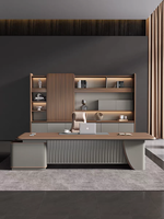 Bureau de direction luxueux et haut de gamme ; chaises de bureau simples et modernes pour un directeur ; grand bureau de direction
