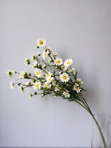 Flores de Margarita Secas Artificiales de Seda al por Mayor de Fábrica - Estilo Vintage Realista Hecho a Mano para el Hogar y Fiestas de Navidad - Product Image 5