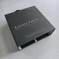 Boîte de présentation de rideaux sur mesure OEM, format compact, emballage protecteur, design durable, bande élastique estampée à chaud, sangle de transport, fermeture éclair