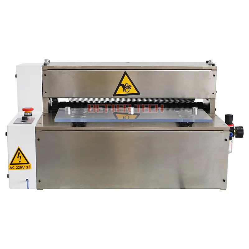 Rolo para rolar a etiqueta do papel digital cortando e cortando a máquina papel que processa a maquinaria