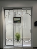 Portes coulissantes en aluminium et verre GELLJA, style français minimaliste antique, avec moustiquaire en fibre de verre et design graphique - Porte extérieure