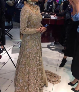 Robe longue de mariée de qualité supérieure | Élégante robe de mariée indienne et pakistanaise au sol avec broderie lourde - Product Image 6