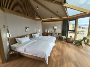 บ้านไม้รูปทรงเพชรสไตล์ที่ราบสูงกลางแจ้งบ้านหรูสวยงามที่พักในโรงแรมที่พักกระท่อมไม้ซุงแกลมปิ้งรีสอร์ท - Product Image 4