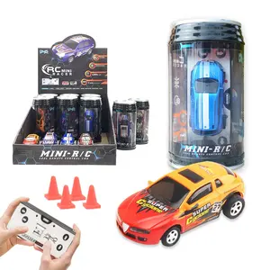 Caixa de exibição 2.4G 1/64 4CH Mini PVC Pode RC Carro Caminhão Brinquedos Mini RC Carro Com Faróis LED E Roadblocks