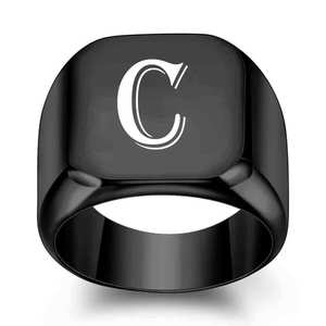 Bague carrée noire en acier inoxydable 18 mm avec lettre A gravée au laser pour homme, bijou cadeau - Product Image 3