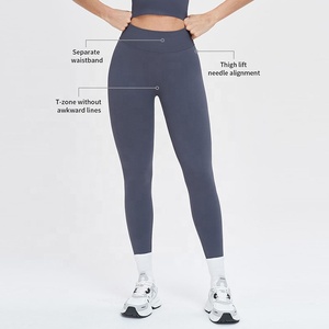 Set Yoga Personalizzato con Logo, Top Sportivo Senza Cuciture e Leggings a Vita Alta Modellanti per <span class=keywords><strong>Donna</strong></span> - Product Image 5