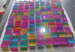 Bloques de acrílico transparentes hechos a mano para decoración de pared de colores en 3 lados Cube Art 30mm 35mm de espesor CMY soporte de exhibición de bloque de acrílico - Product Image 2