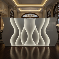 Dinding Latar Belakang Pernikahan LED Putih Desain Bentuk S Pemrosesan PVC Sumber Kustom