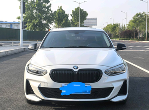 <span class=keywords><strong>BMW</strong></span> Série <span class=keywords><strong>1</strong></span> Modèle <span class=keywords><strong>2022</strong></span> 120i <span class=keywords><strong>1</strong></span>.5T <span class=keywords><strong>M</strong></span> Sport Night Edition Transmission Automatique - Product Image 2