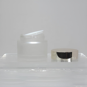 Proveedor de fábrica, decoración personalizada, ligera y 120g de lujo tapa dorada, tarro de cristal para crema cosmética mate - Product Image 2