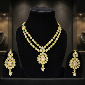 Parure de bijoux plaquée or avec collier et boucles d'oreilles en perles Kundan pour femme, classique, pour mariage, avec serti griffe taille poire - Product Image 3