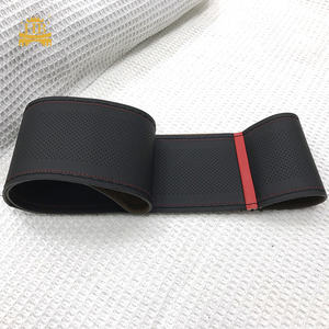 Housse de volant en cuir synthétique antidérapante cousue à la main avec des motifs de lignes rouges, housse de volant de voiture - Product Image 3