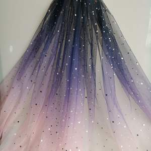 ผ้าตาข่ายโพลีเอสเตอร์อเมริกันแบบใหม่ ขายดี ลายพิมพ์ไล่เฉดสีรูปดาวและพระจันทร์ สำหรับกระโปรงเด็ก - Product Image 3