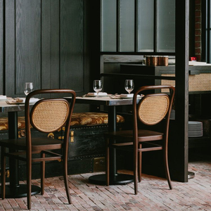 Juego de Mesa y Sillas de Comedor de Madera Maciza de Ratán con Respaldo de Caña, Estilo Moderno Tailandés, para Cafetería y Restaurante - Product Image 1