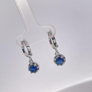 ต่างหูจี้ทองเหลืองชุบทองคำขาว ดีไซน์คลาสสิก สง่างาม สำหรับผู้หญิง ประดับด้วยเพทายทรงกลมเจียระไนแบบบริลเลียนท์ สีฟ้า จากเทียนหยู เจ็มส์ - Product Image 3