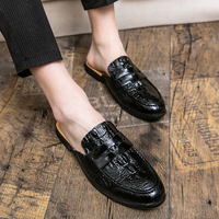 Mules pour hommes en cuir PU gaufré, à enfiler, bout rond, semelle plate, décontractées d'été, style urbain pour jeunes, noir et marron