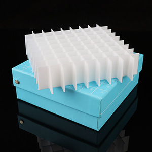 Boîte de cryopréervation Hisamori à 81 compartiments avec couvercle pour le stockage d'échantillons - Product Image 3